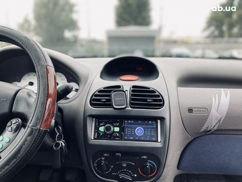 Peugeot 206 2002 серебристый - фото 14
