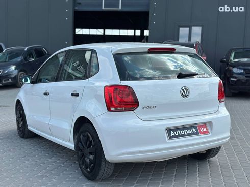 Volkswagen Polo 2011 белый - фото 6