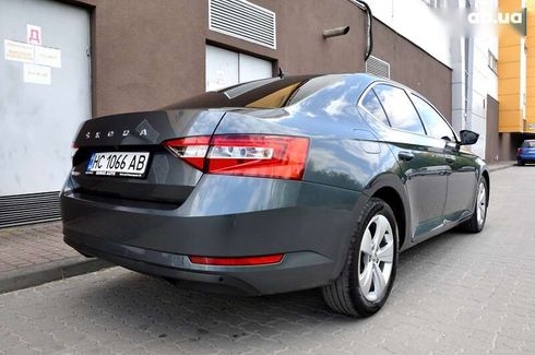 Skoda Superb 2019 - фото 9
