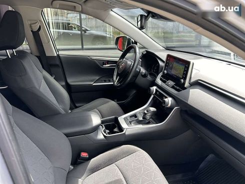 Toyota RAV4 2020 - фото 28