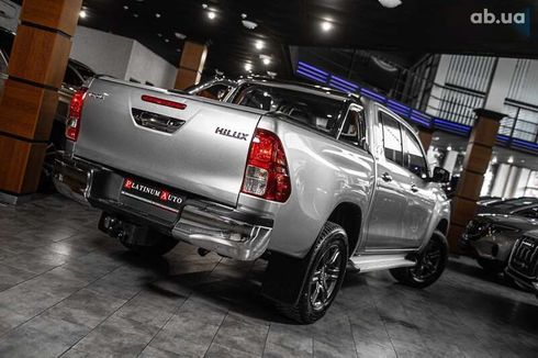 Toyota Hilux 2022 - фото 11