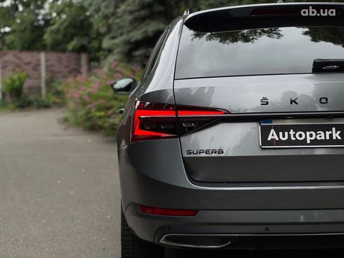 Skoda Superb 2022 серый - фото 12