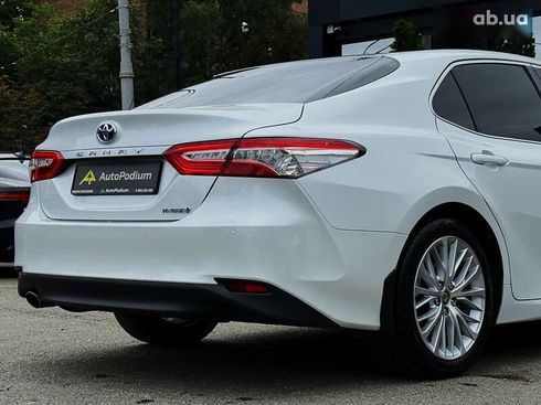 Toyota Camry 2020 - фото 21