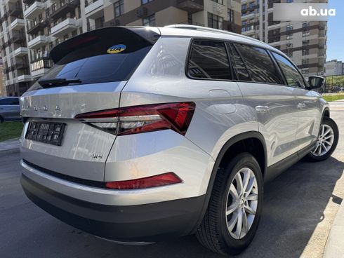 Skoda Kodiaq 2023 серый - фото 6