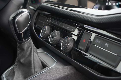 Volkswagen Multivan 2020 - фото 24