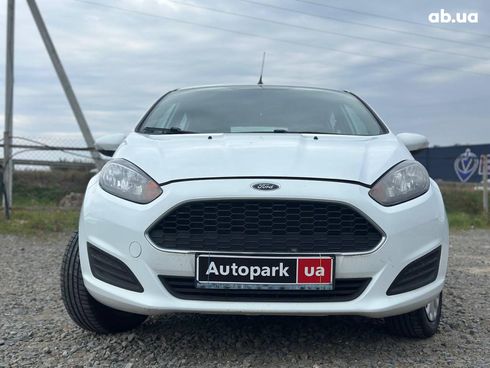 Ford Fiesta 2016 белый - фото 2