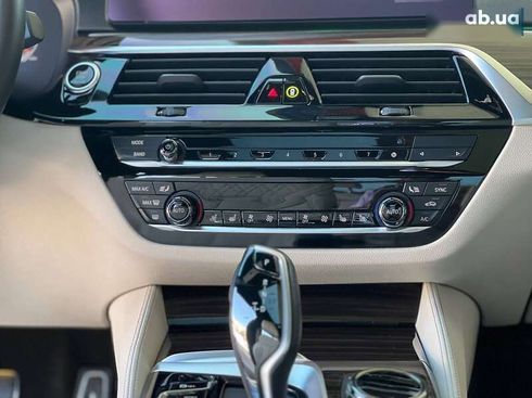 BMW 5 серия 2021 - фото 24