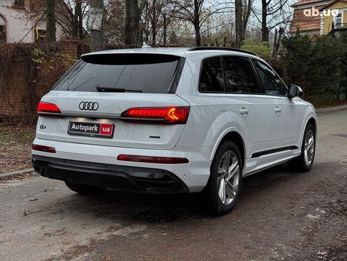 Audi Q7 2023 белый - фото 29