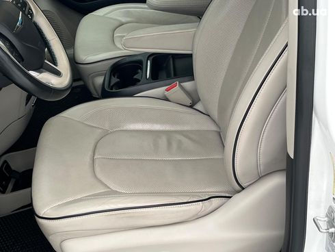Chrysler Pacifica 2017 белый - фото 18
