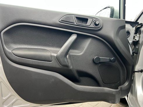 Ford Fiesta 2015 серый - фото 15