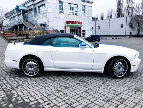 Ford Mustang 2014 белый - фото 11