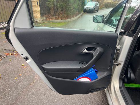 Volkswagen Polo 2013 бежевый - фото 46