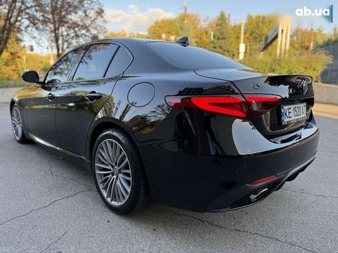 Alfa Romeo Giulia 2017 - фото 10