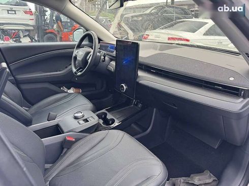 Ford Mustang Mach-E 2023 - фото 10