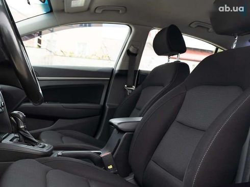 Hyundai Elantra 2018 - фото 15