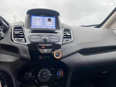 Ford Fiesta 2019 белый - фото 16