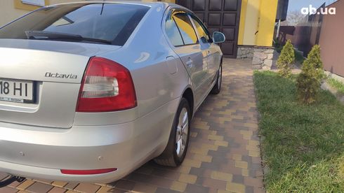 Skoda Octavia 2012 серебристый - фото 9