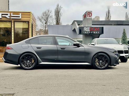 BMW M5 2025 - фото 10