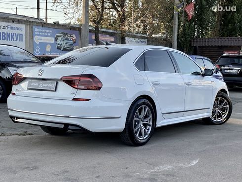 Volkswagen Passat 2017 белый - фото 5