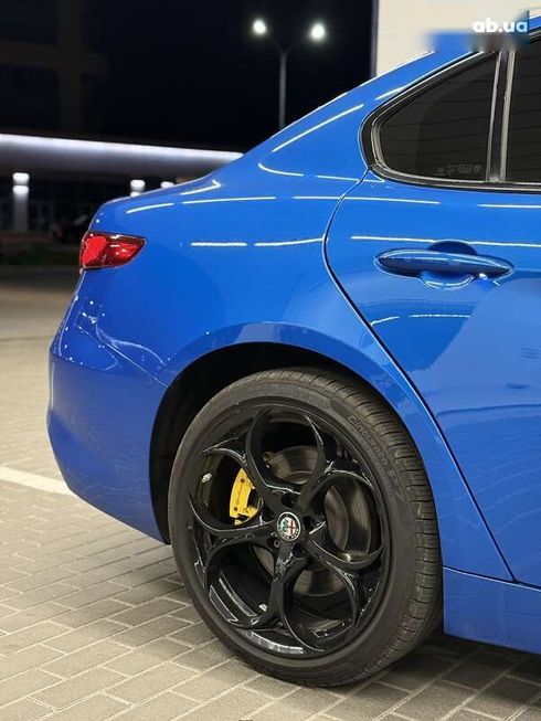 Alfa Romeo Giulia 2017 - фото 15