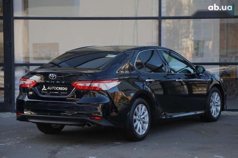 Toyota Camry 2017 - фото 2