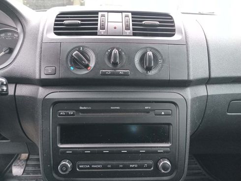 Skoda Fabia 2011 серый - фото 14