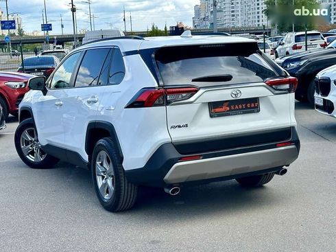 Toyota RAV4 2022 - фото 3