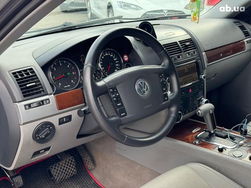 Volkswagen Touareg 2008 серый - фото 17