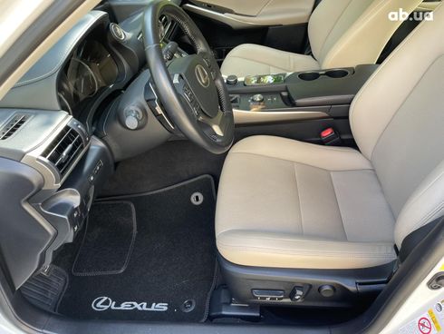 Lexus IS 2017 белый - фото 8