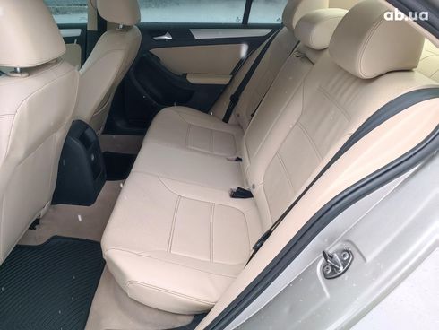 Volkswagen Jetta 2012 бежевый - фото 14