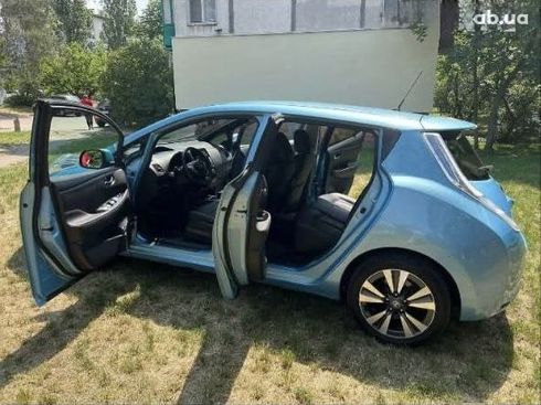 Nissan Leaf 2016 голубой - фото 11