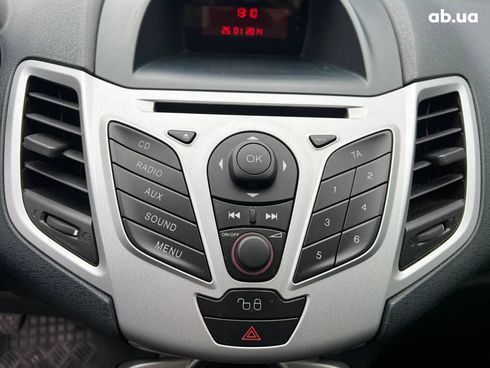 Ford Fiesta 2012 белый - фото 29