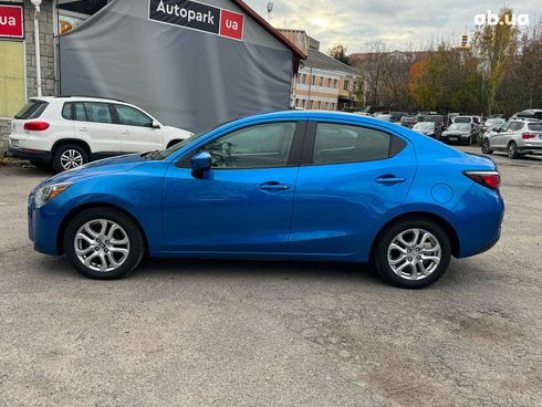 Toyota Yaris 2017 синий - фото 11