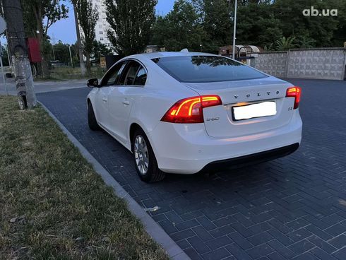 Volvo S60 2013 белый - фото 9