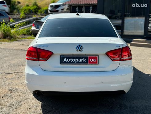 Volkswagen Passat 2015 белый - фото 6