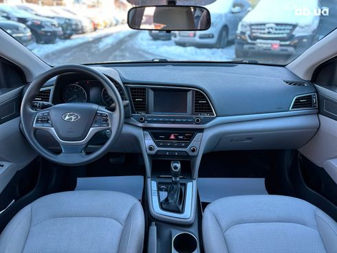 Hyundai Elantra 2017 красный - фото 23