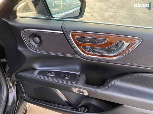 Lincoln Continental 2017 - фото 10