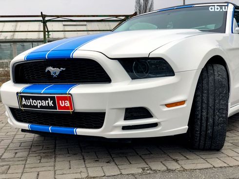 Ford Mustang 2014 белый - фото 29
