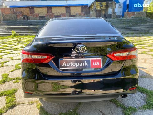 Toyota Camry 2018 черный - фото 9