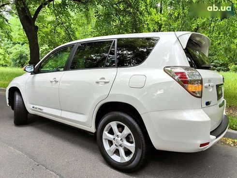 Toyota RAV4 2013 - фото 12