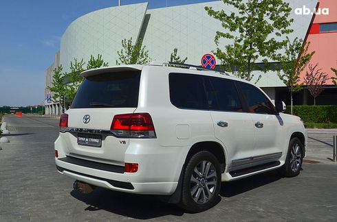 Toyota Land Cruiser 2016 белый - фото 6
