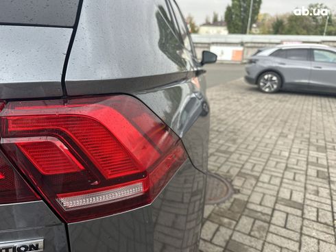 Volkswagen Tiguan 2021 серый - фото 19