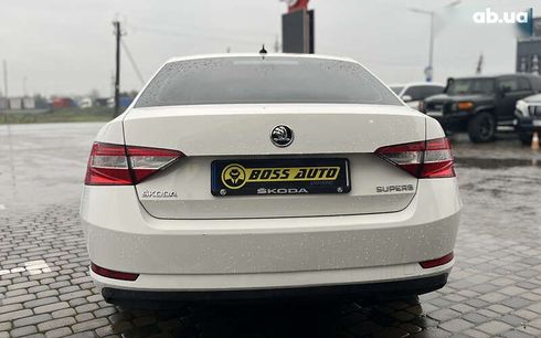 Skoda Superb 2018 - фото 6
