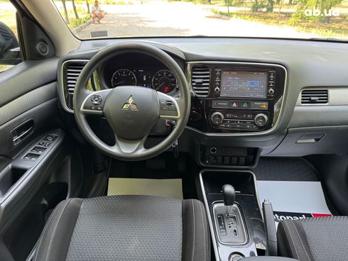 Mitsubishi Outlander 2018 черный - фото 17