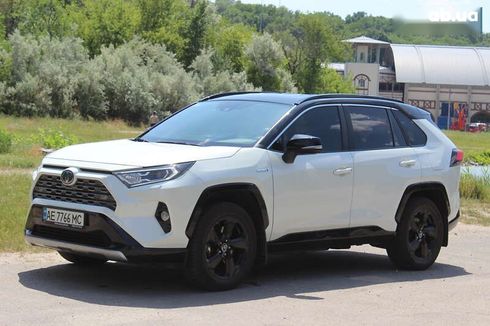 Toyota RAV4 2019 - фото 2