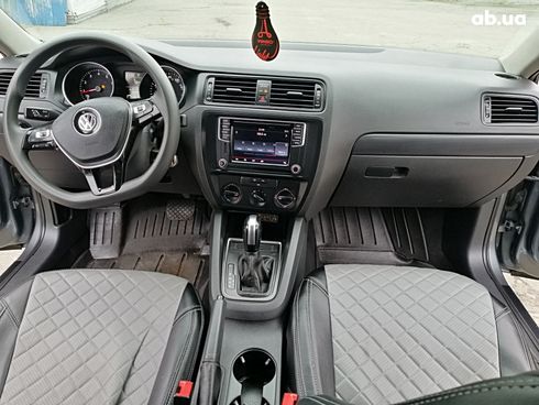 Volkswagen Jetta 2016 серый - фото 14
