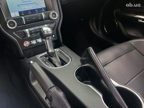 Ford Mustang 2019 красный - фото 16