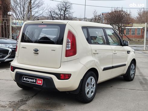 Kia Soul 2012 бежевый - фото 14