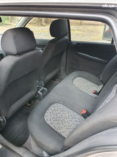 Skoda Fabia 2006 бежевый - фото 10