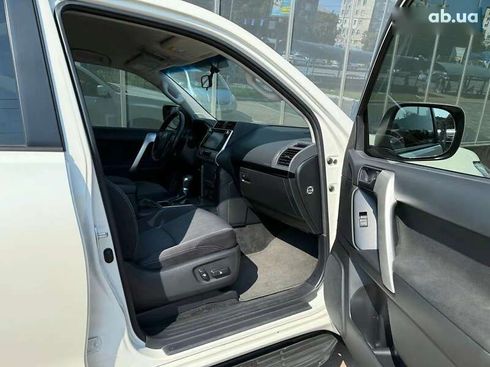 Toyota Land Cruiser Prado 2019 - фото 26